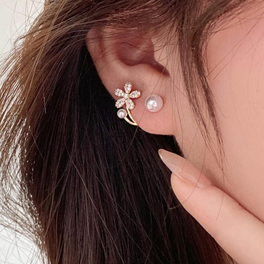 Bloom Curve Pearl Earings