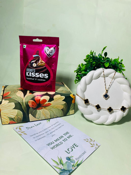 🖤 Midnight Clover Necklace & Bracelet Gift Set